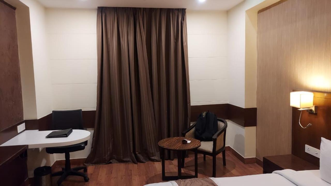 Hotel Casaya Inn Chinhat エクステリア 写真