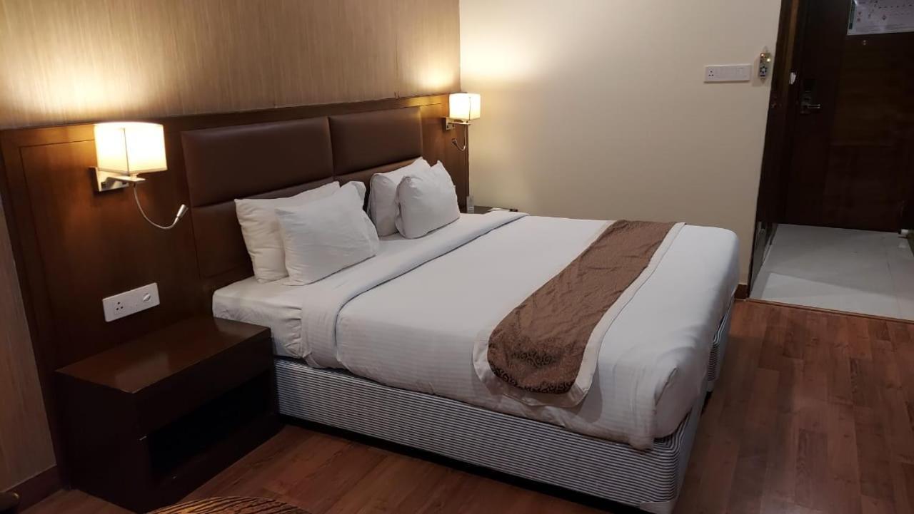Hotel Casaya Inn Chinhat エクステリア 写真