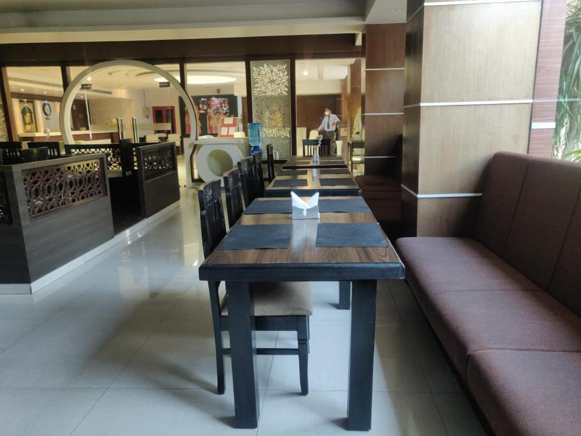 Hotel Casaya Inn Chinhat エクステリア 写真