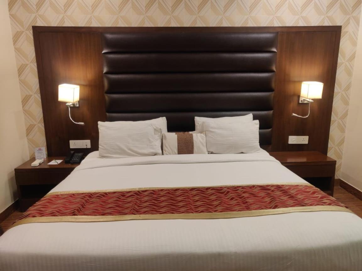 Hotel Casaya Inn Chinhat エクステリア 写真