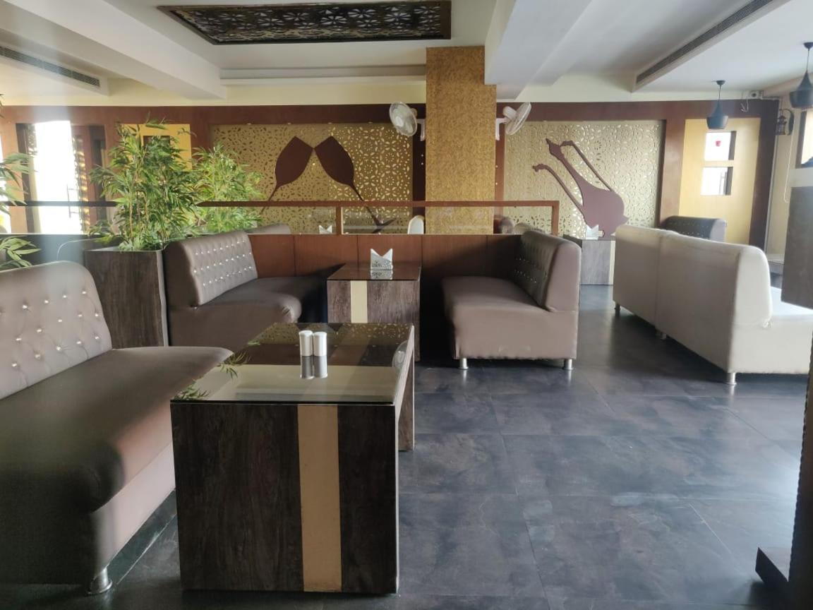 Hotel Casaya Inn Chinhat エクステリア 写真