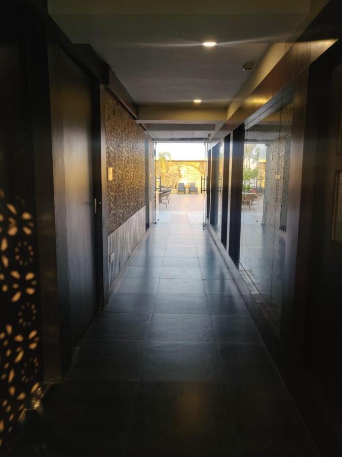 Hotel Casaya Inn Chinhat エクステリア 写真