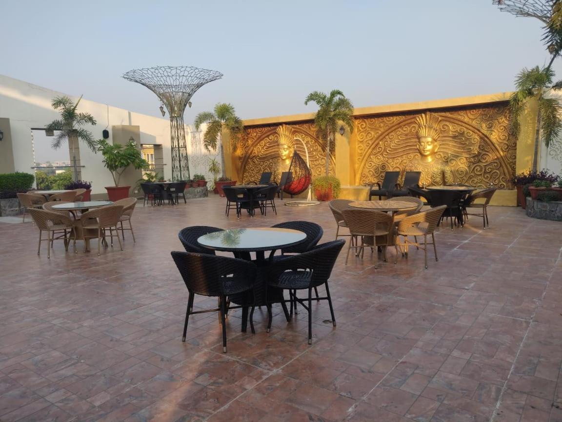 Hotel Casaya Inn Chinhat エクステリア 写真
