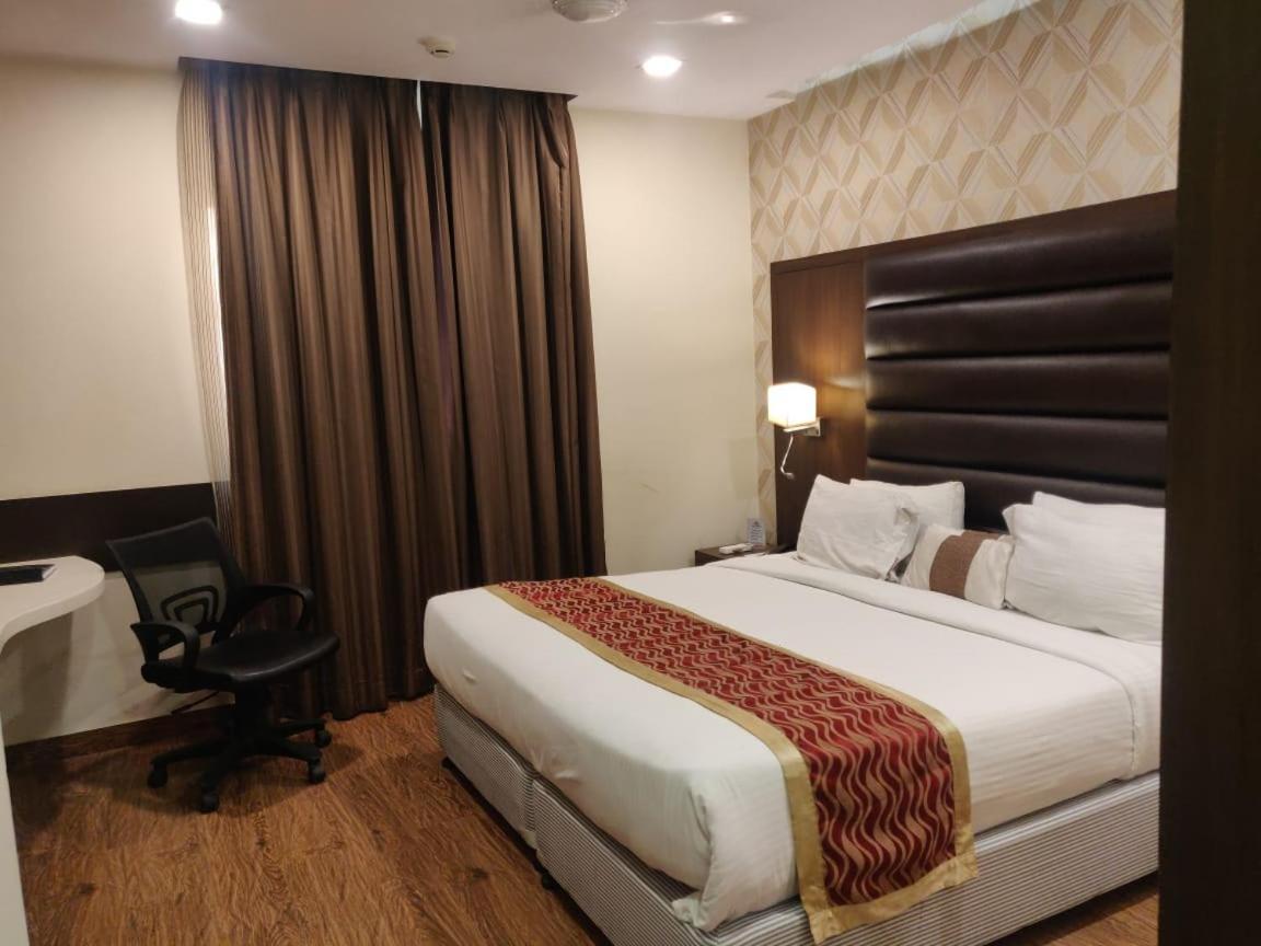 Hotel Casaya Inn Chinhat エクステリア 写真