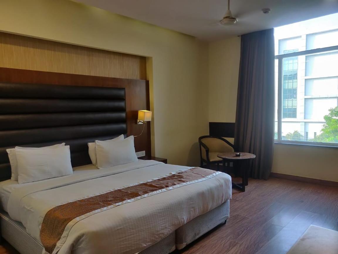 Hotel Casaya Inn Chinhat エクステリア 写真
