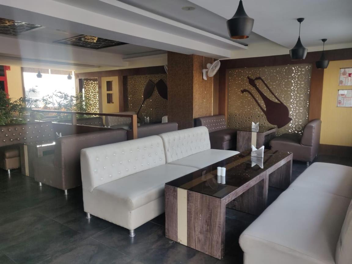 Hotel Casaya Inn Chinhat エクステリア 写真