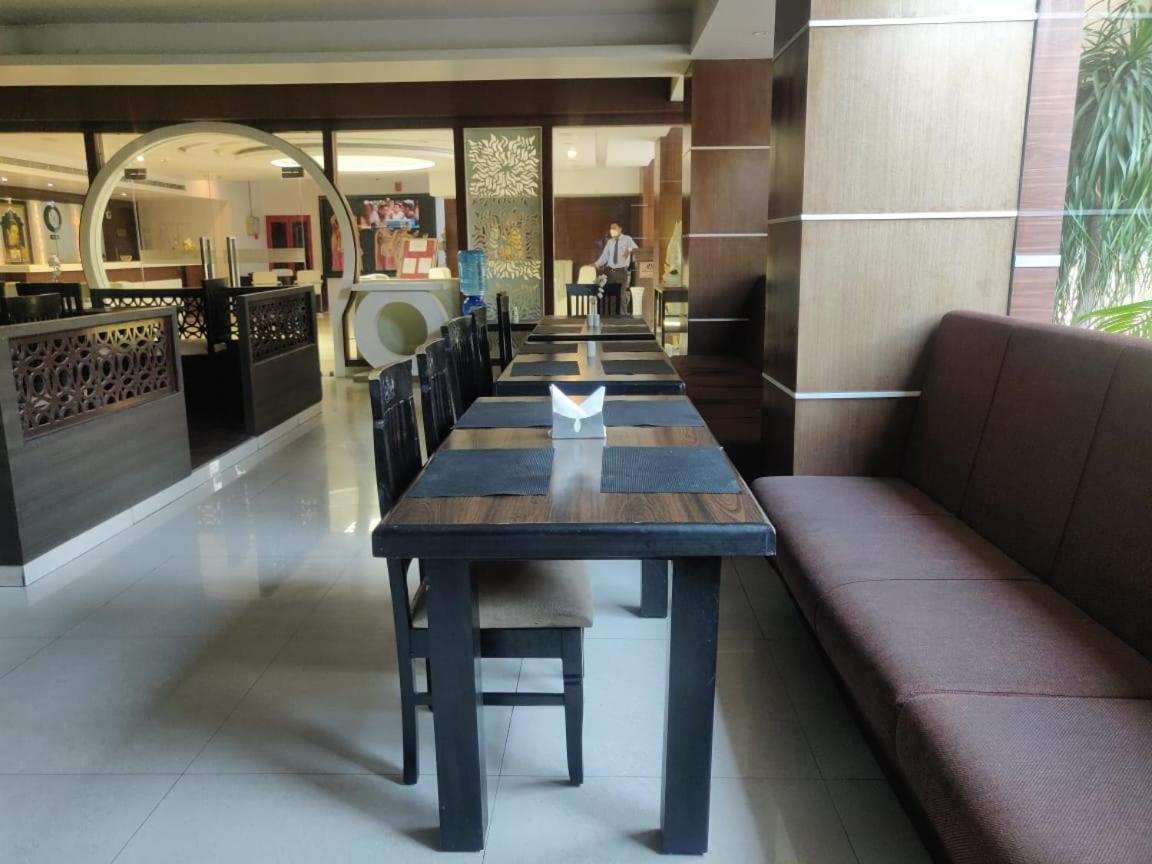 Hotel Casaya Inn Chinhat エクステリア 写真
