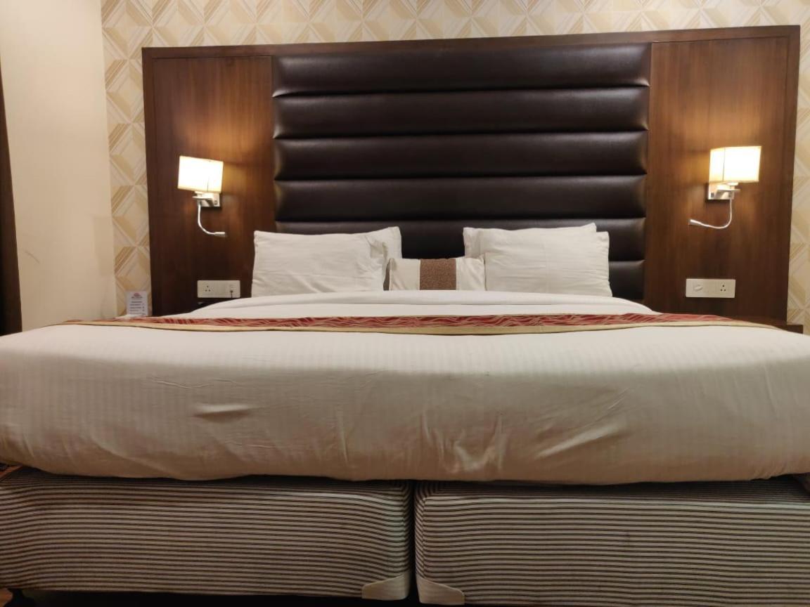 Hotel Casaya Inn Chinhat エクステリア 写真
