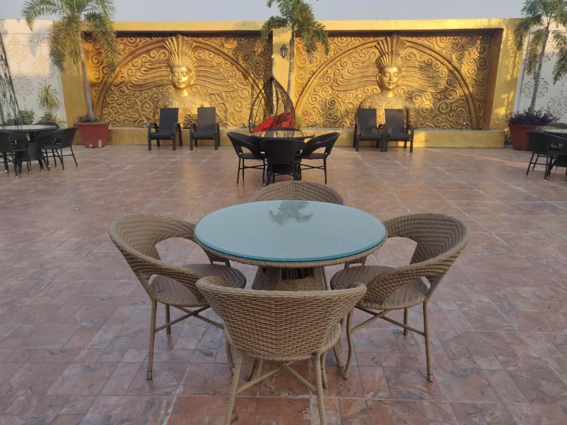 Hotel Casaya Inn Chinhat エクステリア 写真