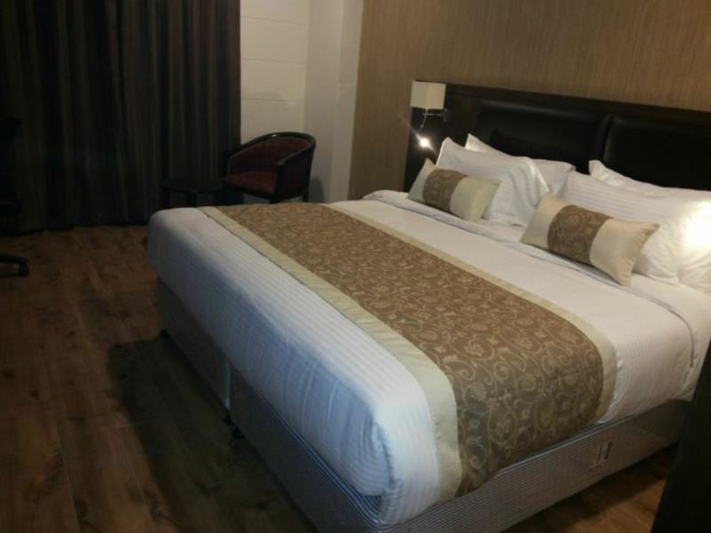 Hotel Casaya Inn Chinhat エクステリア 写真