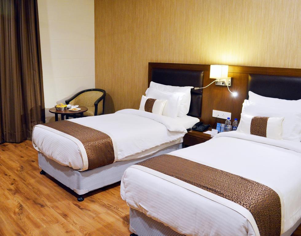 Hotel Casaya Inn Chinhat エクステリア 写真