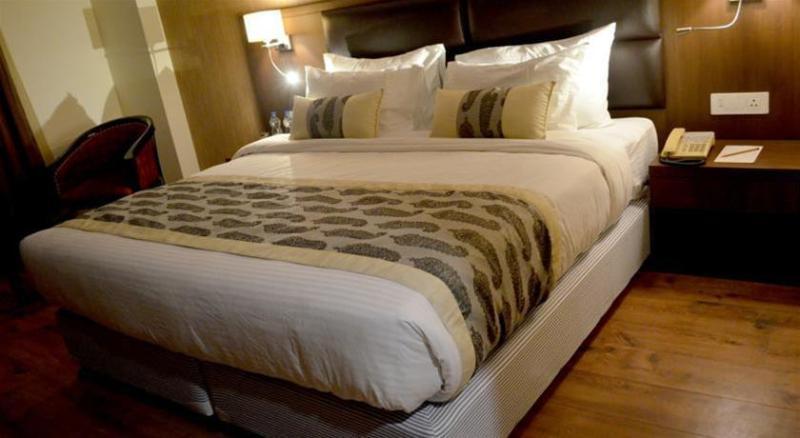 Hotel Casaya Inn Chinhat エクステリア 写真