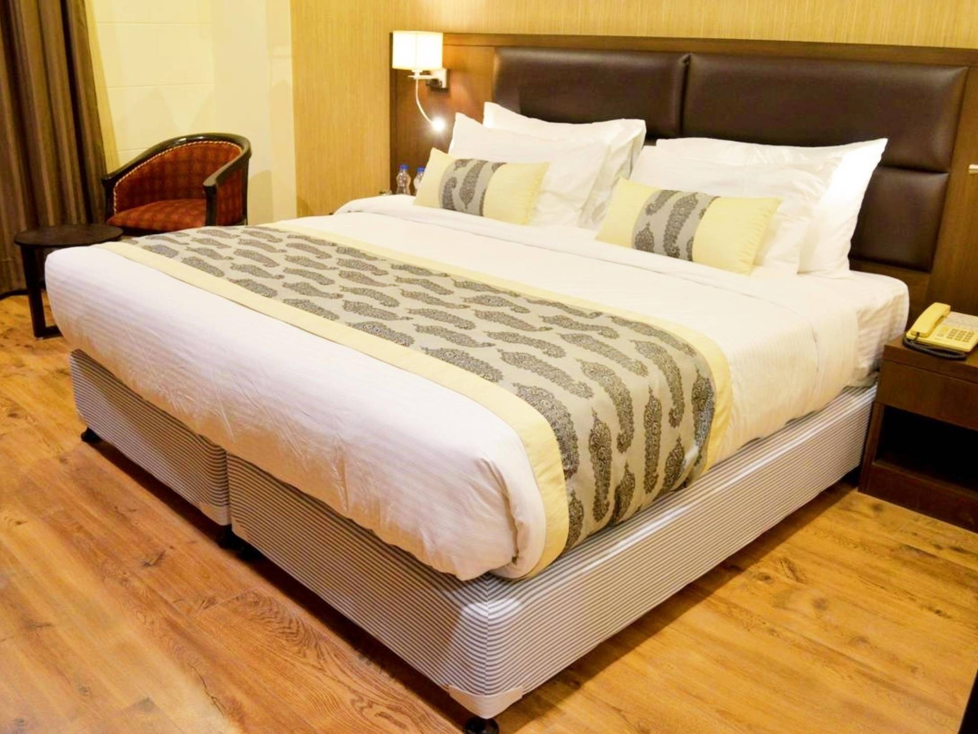 Hotel Casaya Inn Chinhat エクステリア 写真