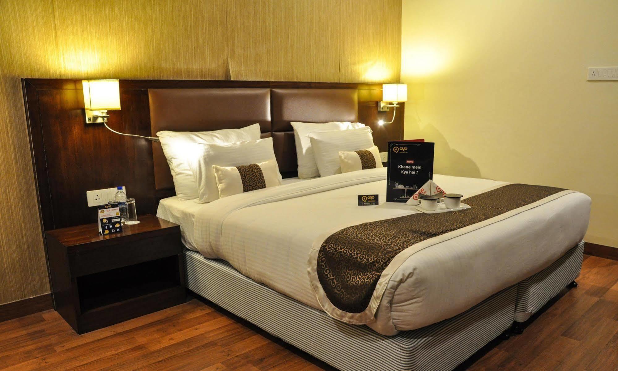 Hotel Casaya Inn Chinhat エクステリア 写真