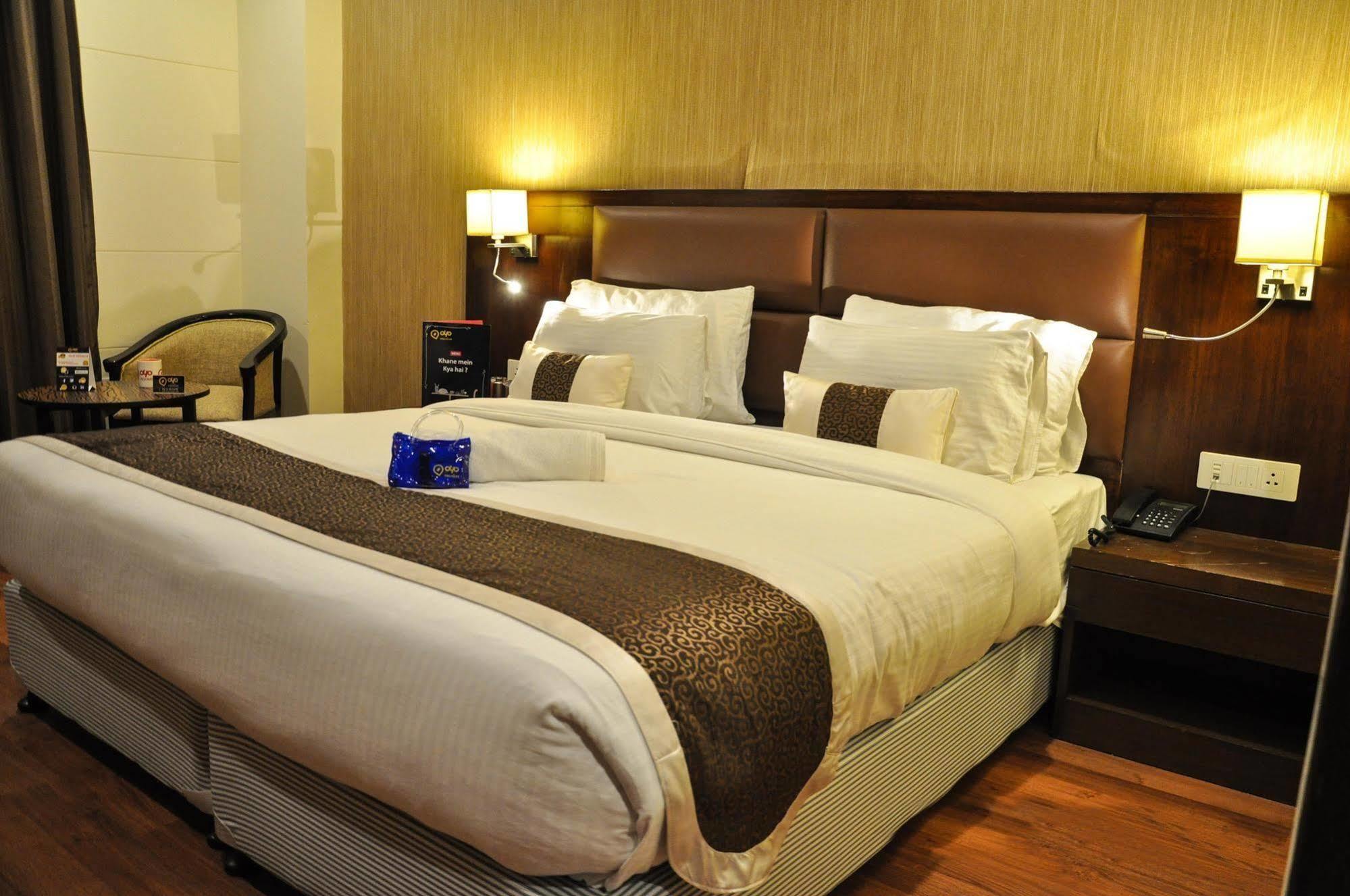 Hotel Casaya Inn Chinhat エクステリア 写真