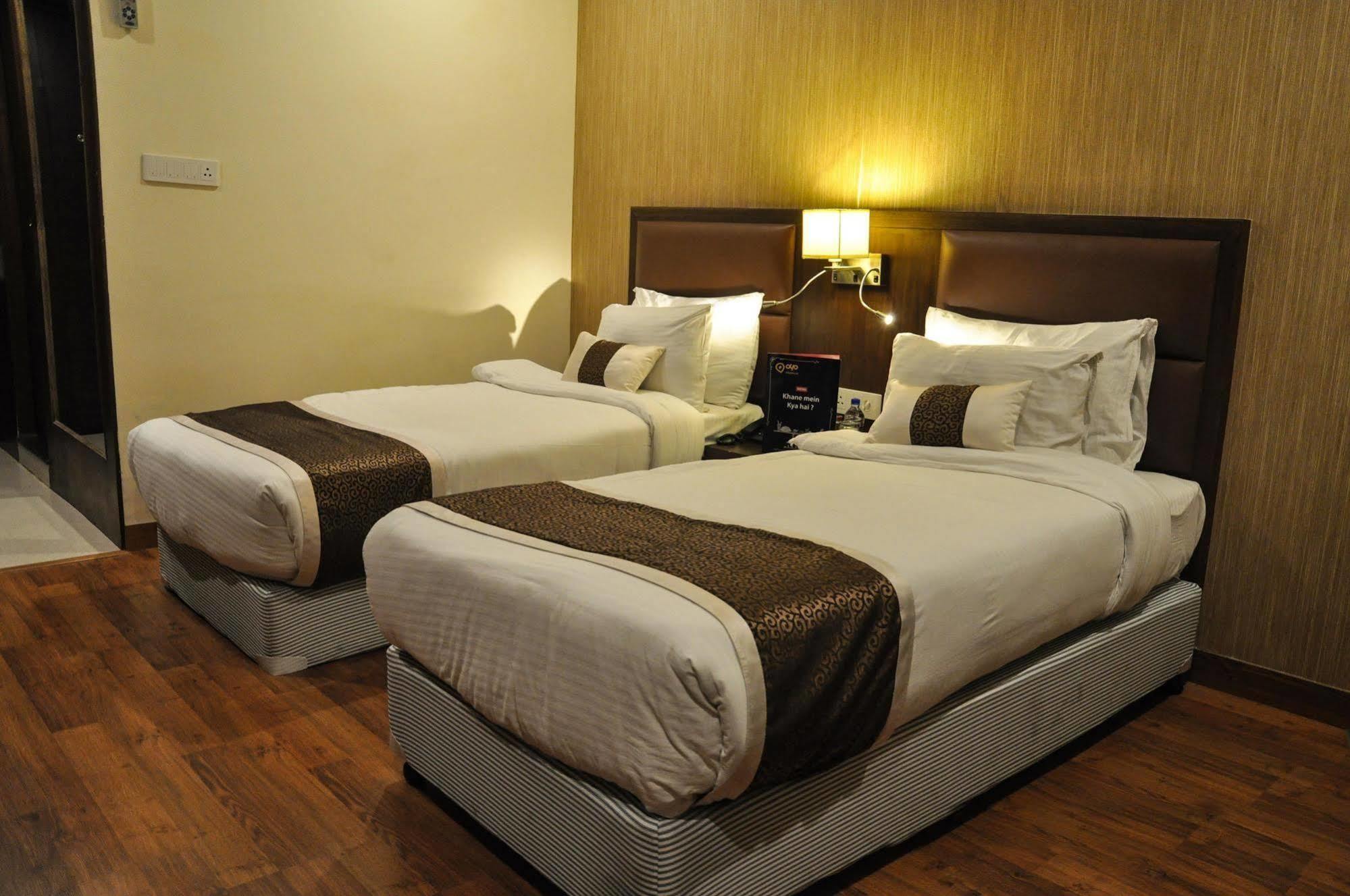 Hotel Casaya Inn Chinhat エクステリア 写真