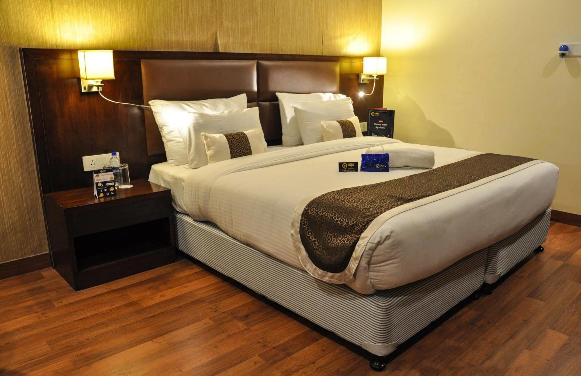 Hotel Casaya Inn Chinhat エクステリア 写真