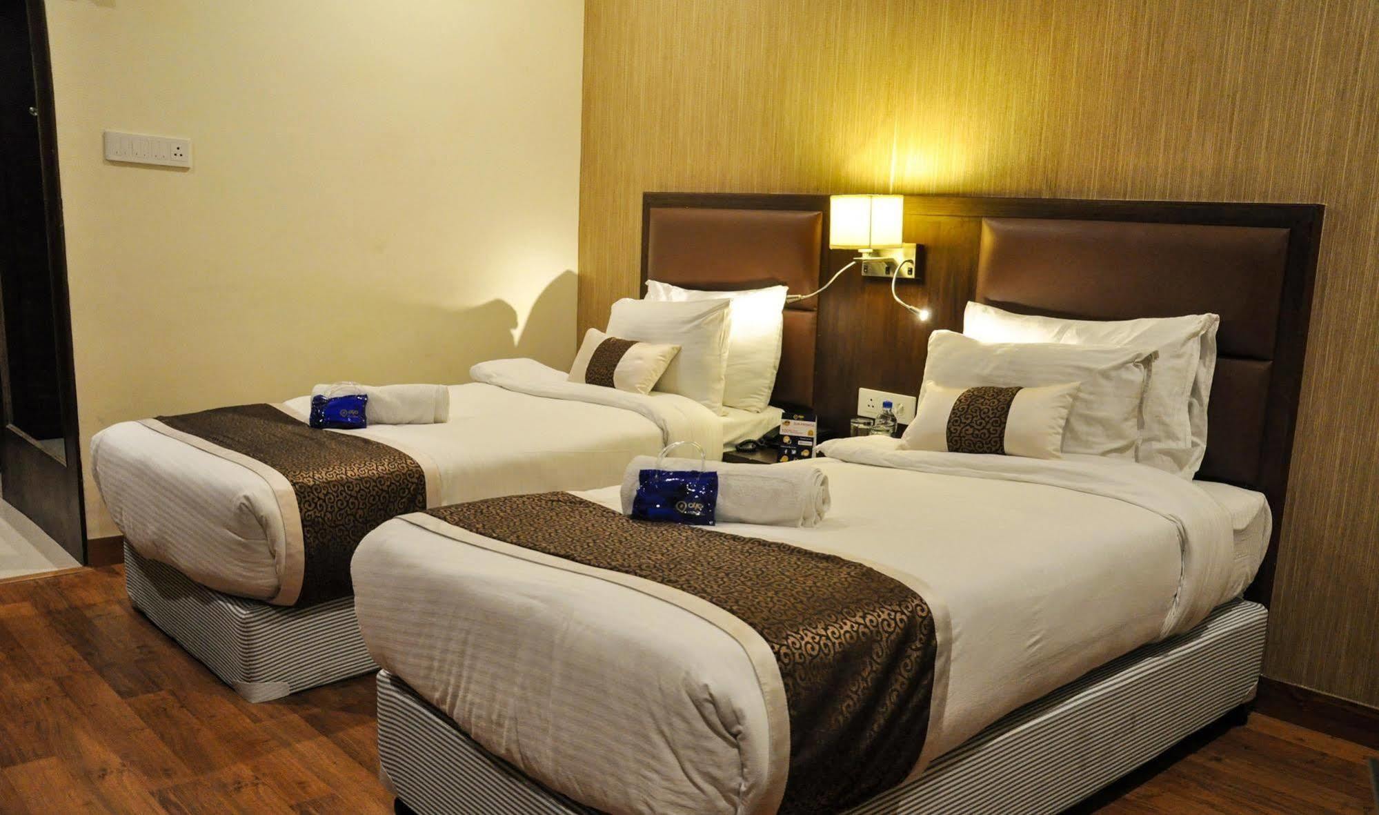 Hotel Casaya Inn Chinhat エクステリア 写真